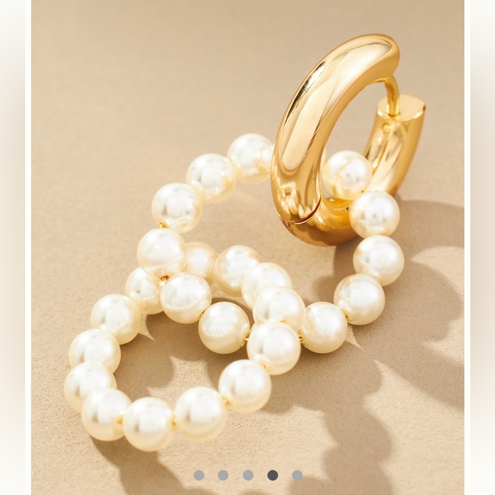 NWOT Asymmetrical pearl hoop huggie earrings (faux pearls) - Picture 6 of 6
